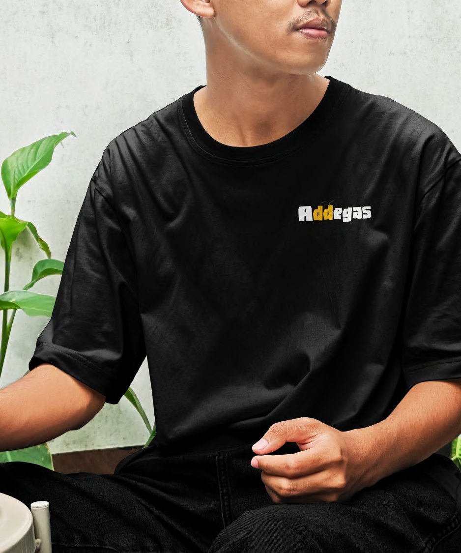 Camiseta preta com logo Addegas